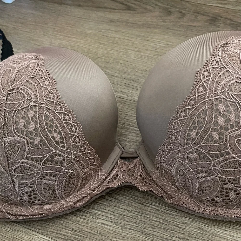 Victoria’s Secret Very Sexy Push Up Strappy Lace Bra. - Picture 6 of 11